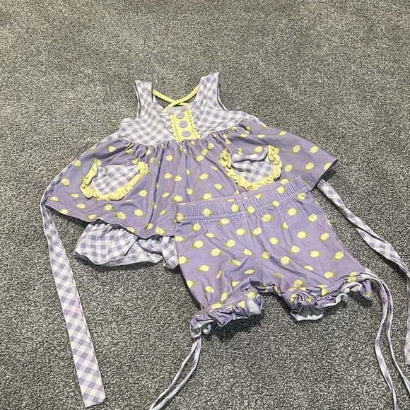 Serendipity purple ruffle shorts with yellow flowers 12 months - Picture 1 of 11